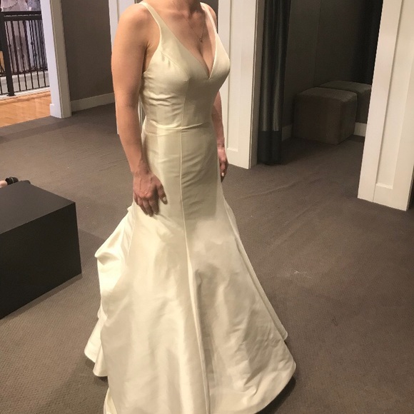 Allure Bridal Ivory Size 2 Wedding Gown - Picture 5 of 14